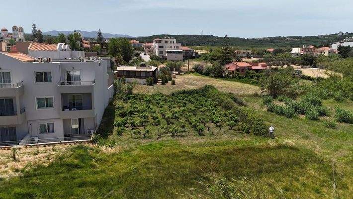 Kreta - Grundstück mit Baugenehmigung für 2 Residenzen in zweiter Linie vom Strand von Maleme zu verkaufen