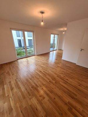 Helles Wohnzimmer mit Parkett