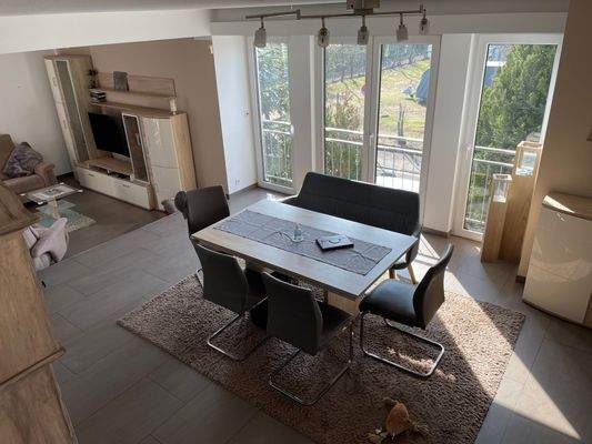 Lichtdurchfluteter Essbereich 