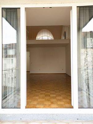 Wohnbereich und Galerie vom Balkon aus