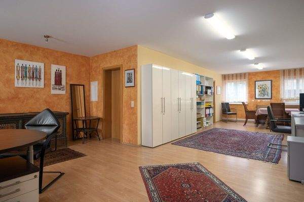 Büro- oder weitere Wohnfläche im EG
