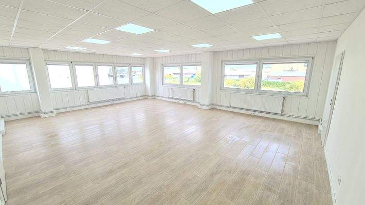 Büro mit Fensterfront