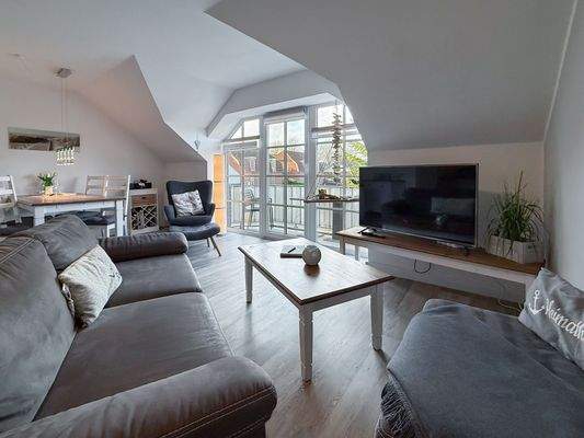 6. Wohn-/Essbereich mit....jpg