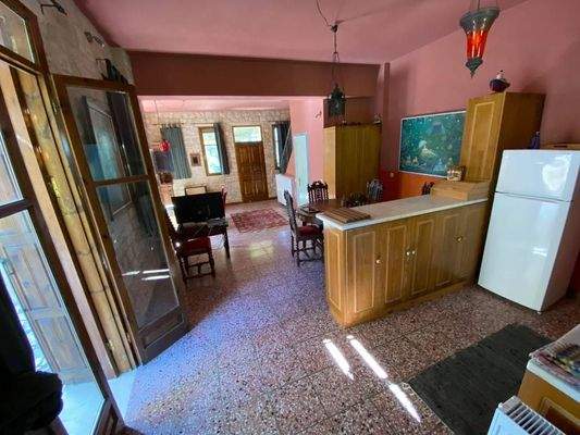 2 komplett ausgestattete Steinvillen mit schönen Gärten und 3 zusätzlichen Baurechten