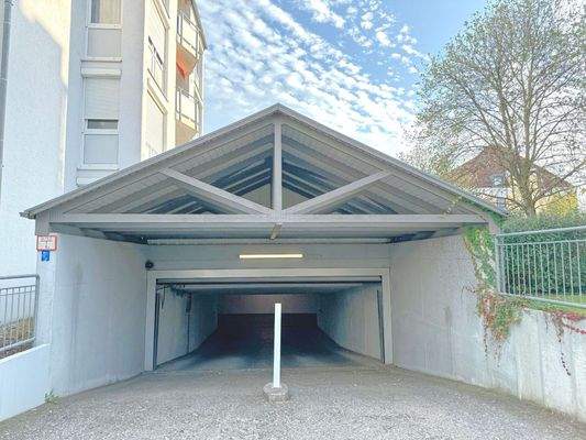 Tiefgarageneinfahrt
