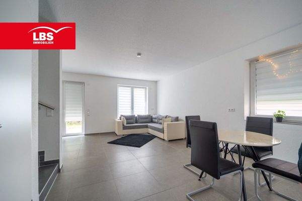 Geräumiges Wohnzimmer