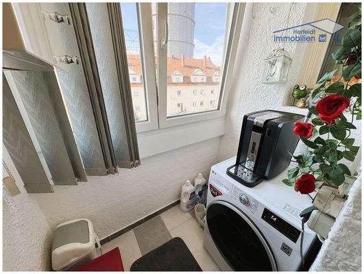 Schöne Loggia mit Blick ins Freie