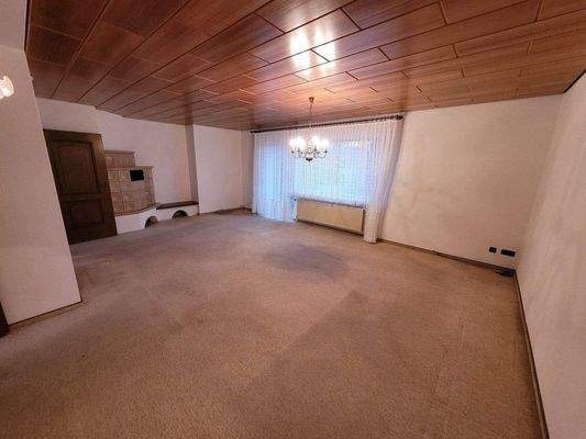 EG Wohnzimmer mit Kachelofen