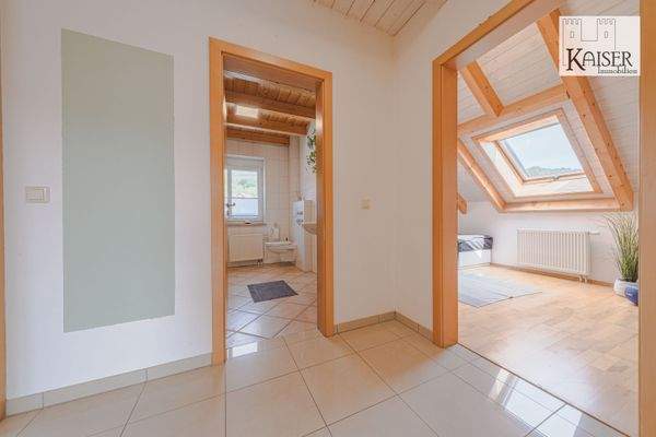 3 - 6-ZimmerWhg. OG+DG, Teil Whg. DG (6)