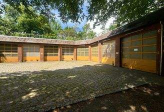 Garagen und Rangierfläche