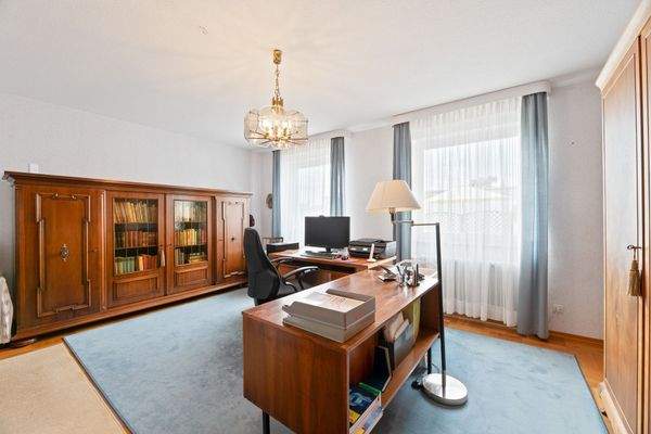 Büro (welches in 2 Kinderzimmer geteilt werden kann)