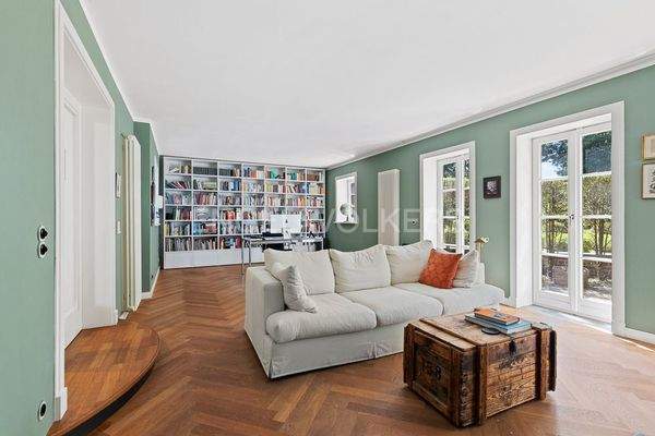 ... und hochwertigem  Eichenparkett