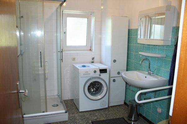 Bad mit modernisierter Dusche