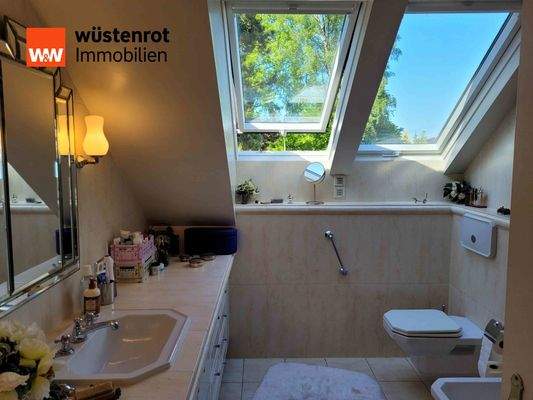 hochwertiges Tageslicht-Duschbad