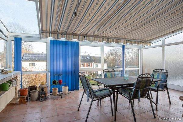 Wintergarten mit Markise