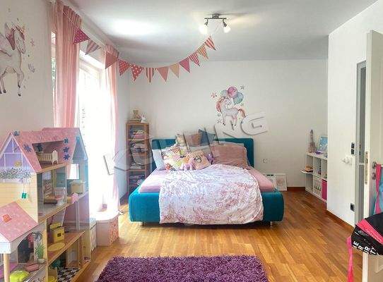 Geräumiges Kinderzimmer