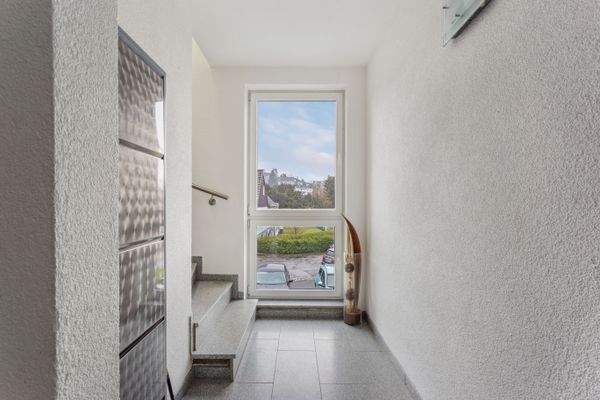 MODERNES TREPPENHAUS