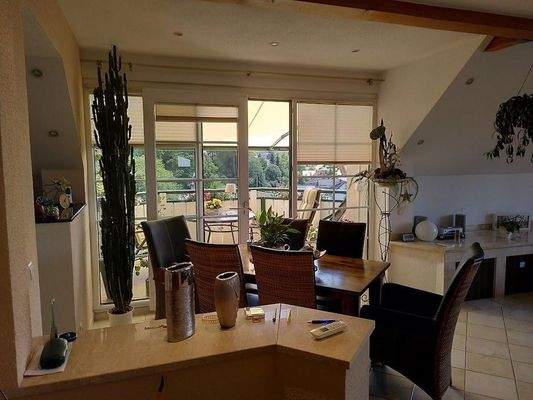 Eßbereich und Zugang Balkon + 