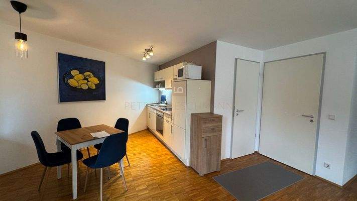 Eingang-Küche-Essbereich