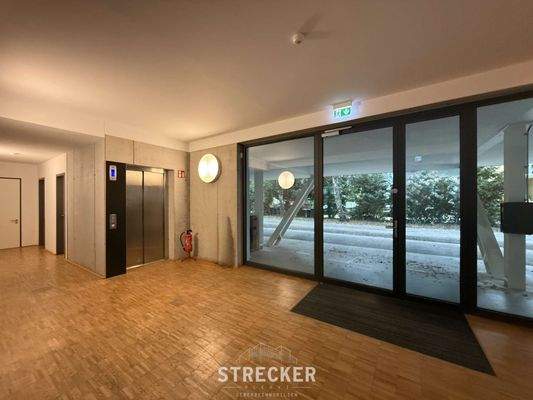 rückwärtiger Gebäudezugang