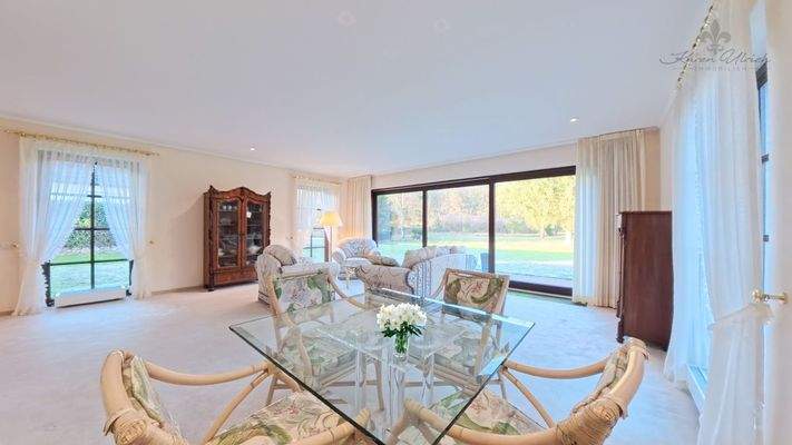 Weiterer Wohnbereich  mit Terrasse und Waldblick