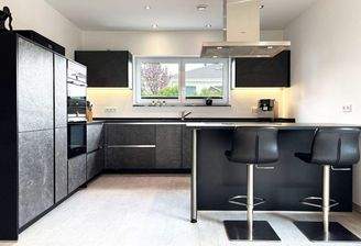 Küche mit Kochinsel