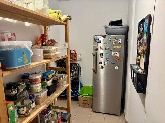 Abstellraum hinter der Küche.jpg