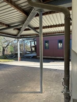 Überdachter Stellplatz