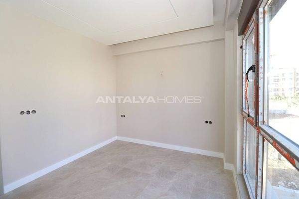 Mountain-View Flats in Döşemealtı with Pool