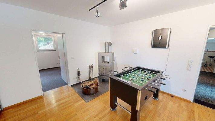 UG - Ofen im Wohnzimmer