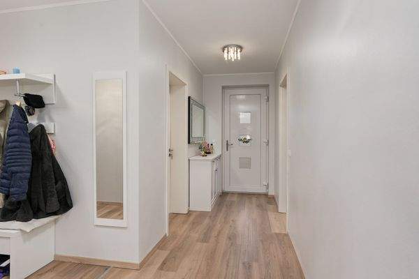 Erdgeschosswohnung: Flur und Eingangsbereich