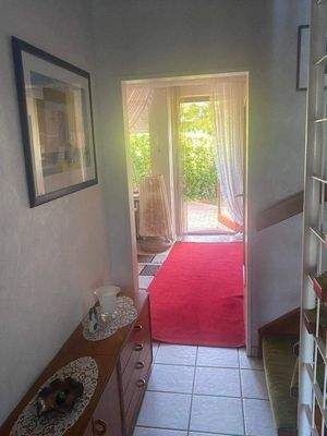 Flur mit Blick in das Wohnzimmer 