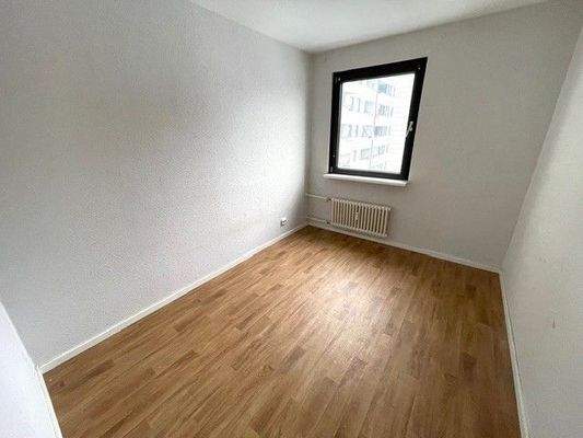 Helles Zimmer mit Fenster