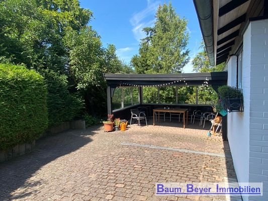 Freisitz mit überdachter Terrasse 