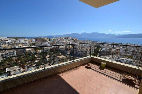 Kreta, Agios Nikolaos: Penthouse-Wohnung miit 3 Schlafzimmern und Meerblick
