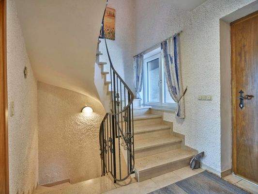 Treppe zum Obergeschoss