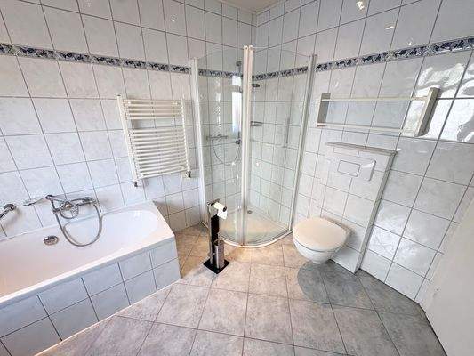 Das Vollbad mit Tageslicht im EG