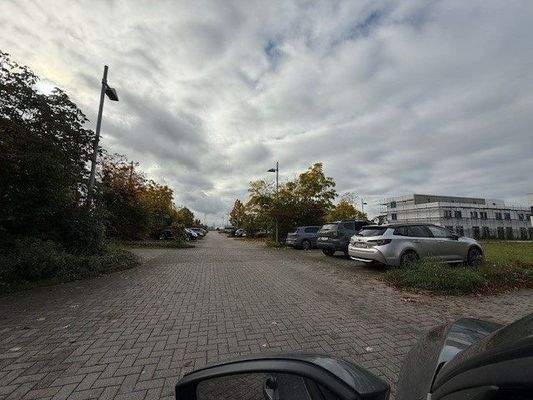 SP hinter Haus 8-102