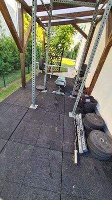 Gartenüberdachtfitness
