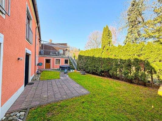 EG: Terrasse (Zweizimmerwhg) & Garten