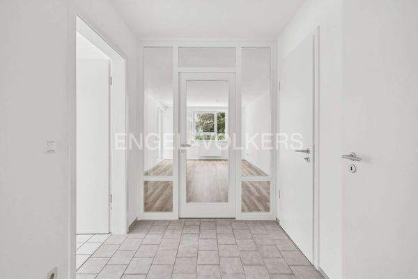 Durchgang vom Flur ins Wohnzimmer/Zimmer 1