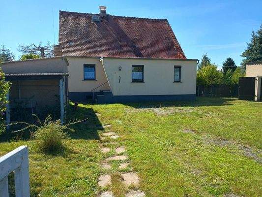 Grundstück vor dem Haus