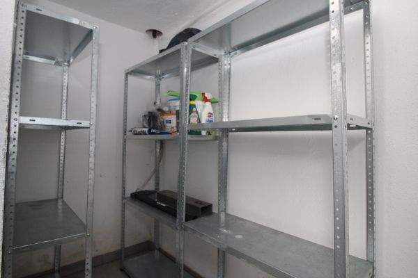 KELLERABTEIL: UNEINSEHBAR + ABSCHLIESSBAR, DIREKT AM HAUSEINGANG