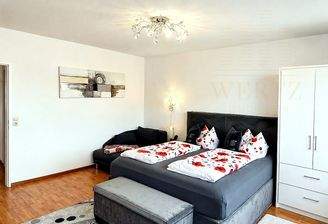 Schlafzimmer 1
