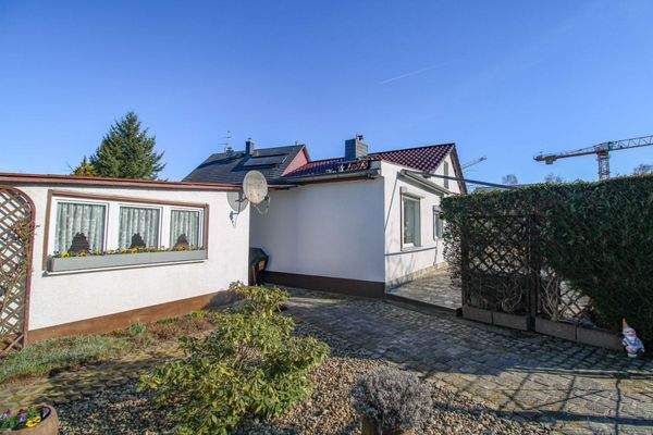 Haus mit Nebengelass (ausgebaut)