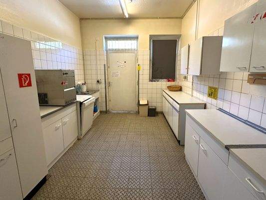 Küchenbereich + Hinterausgang