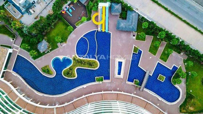 Property in a Complex with Private Beach Access in Antalya Kundu