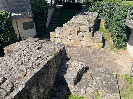 Ehemalige Rest der römischen Mauer!