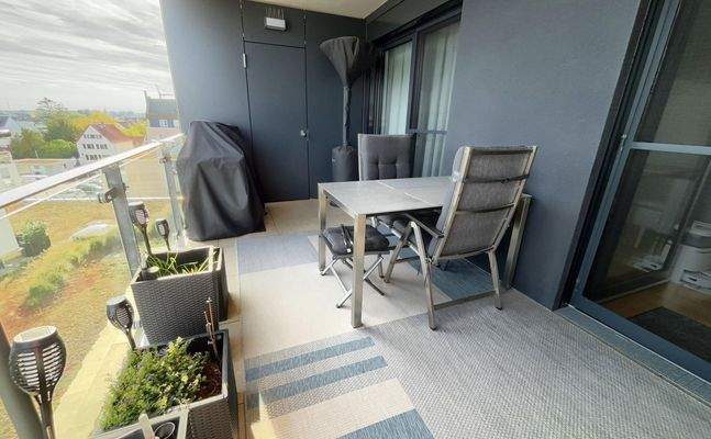 Balkon mit Balkonschrank