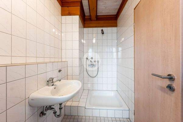 Gäste-WC mit Dusche